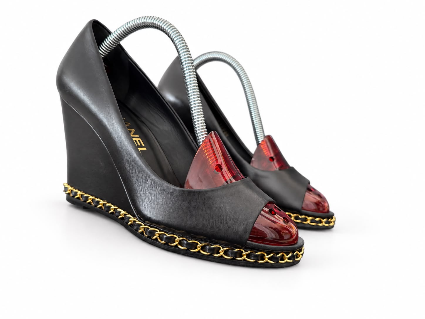 CHANEL — Escarpins compensés Peep-Toe à chaîne